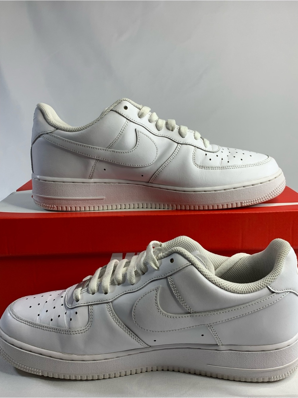 Nike Men’s White Low-Top Leather Sneakers - Classic Swoosh